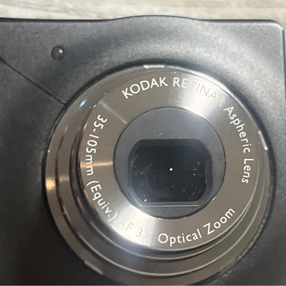 Kodak Black Digital Camera with Kastar Battery Charger - Picture 11 of 13